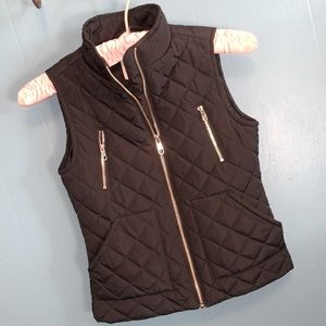 Black Vest w Zippered Pockets